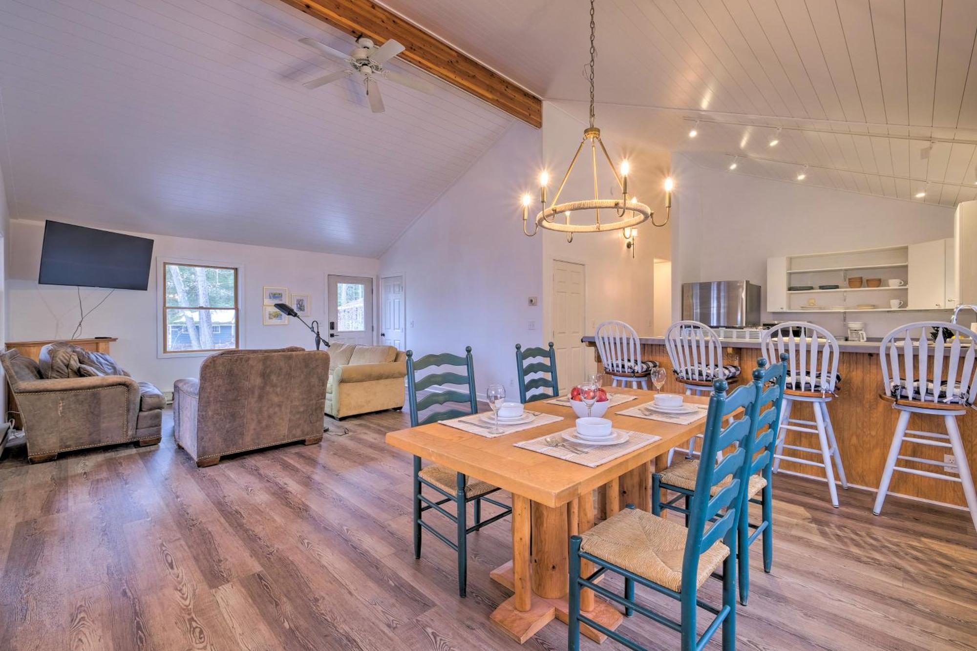 Walloon Lake Vacation Rental Walk To Water! Boyne City Esterno foto