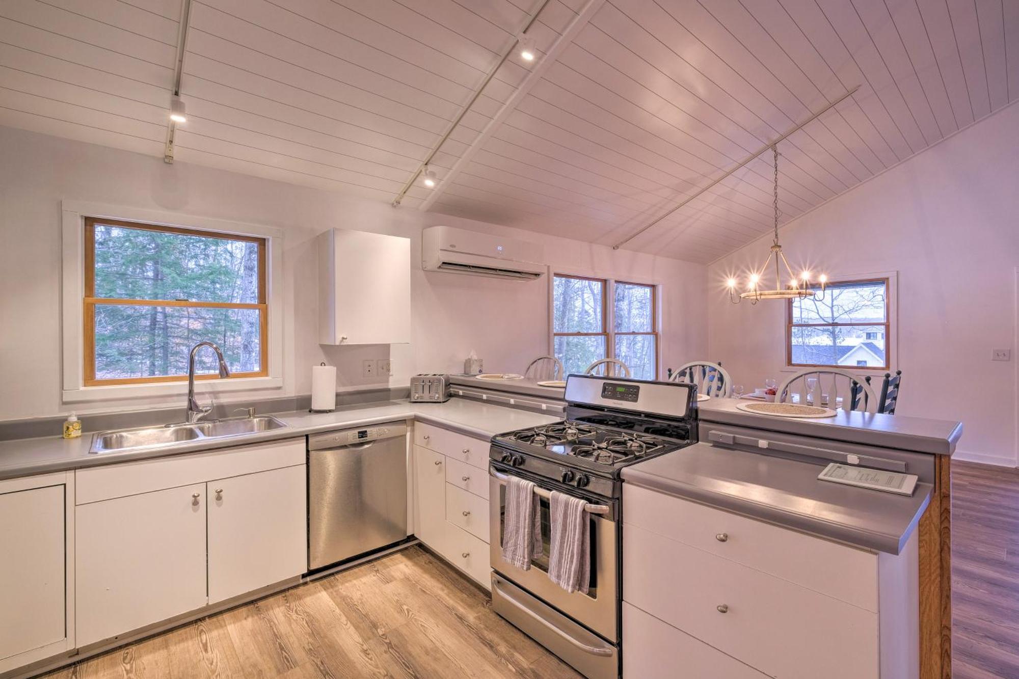 Walloon Lake Vacation Rental Walk To Water! Boyne City Esterno foto