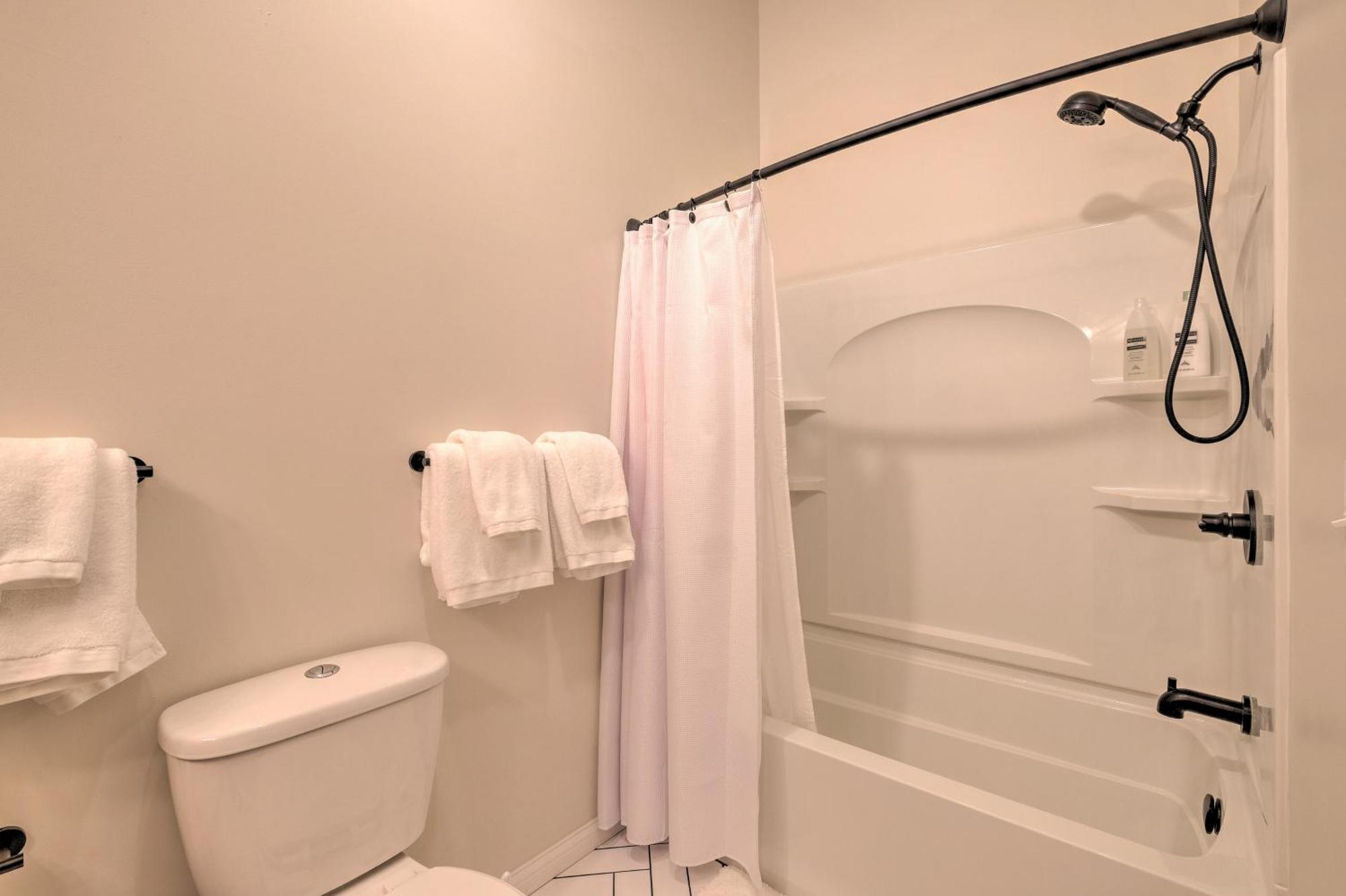 Walloon Lake Vacation Rental Walk To Water! Boyne City Esterno foto